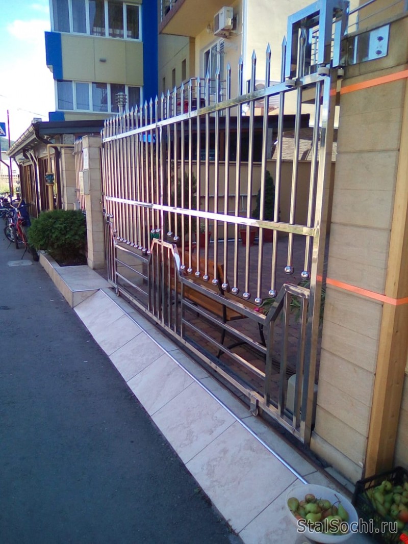 Ворота, заборы из нержавеющей стали